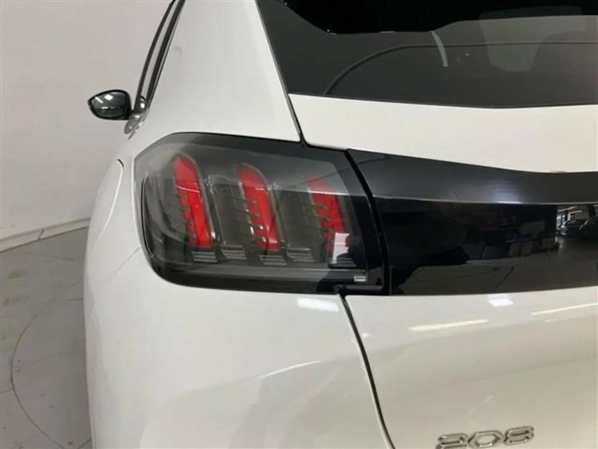 Peugeot 208 usata a Como (8)