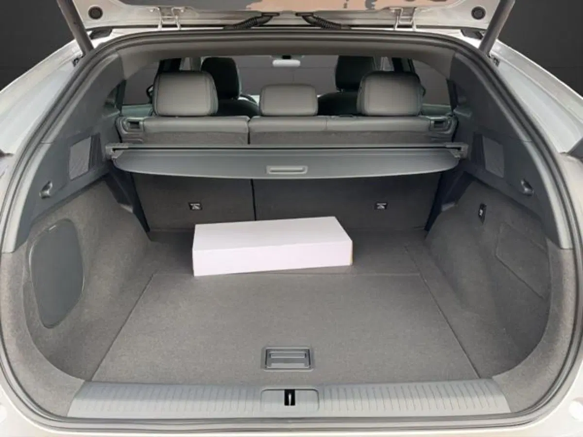 XPeng G6 nuova a Milano (15)