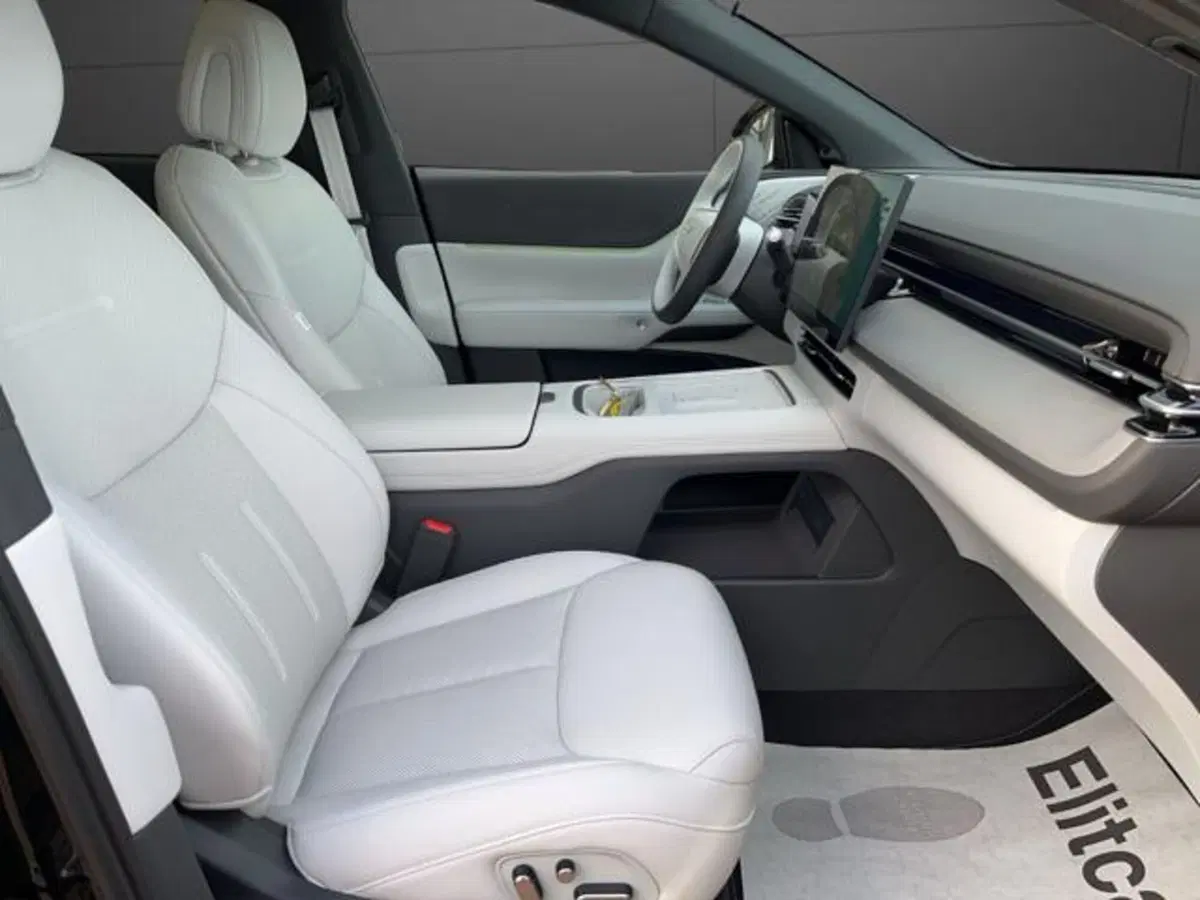 XPeng G6 nuova a Milano (10)
