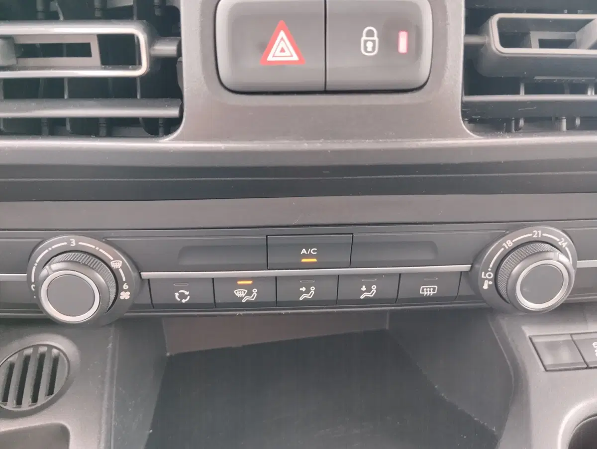 Citroen Berlingo usata a Asti (17)
