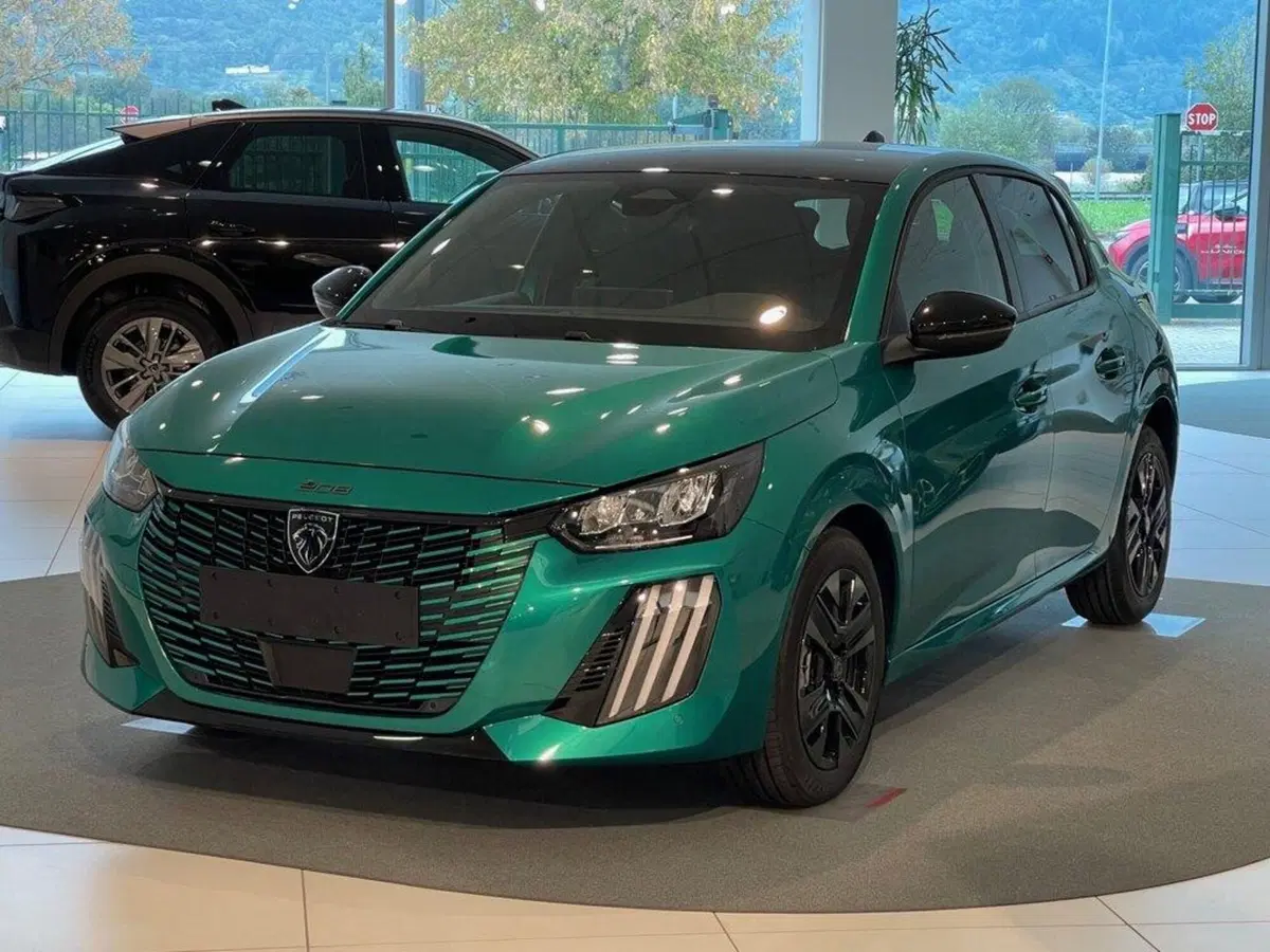 Peugeot 208 nuova a Sondrio