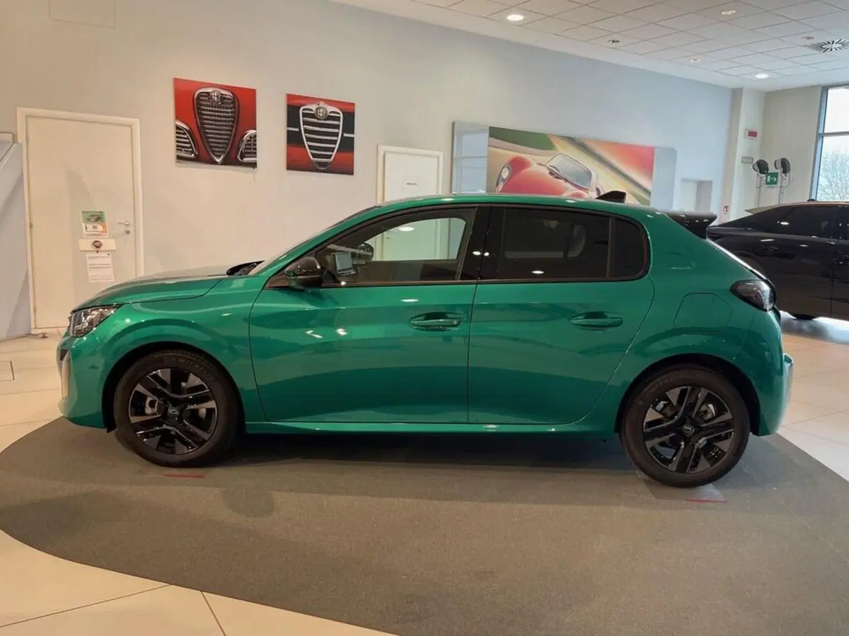 Peugeot 208 nuova a Sondrio (2)