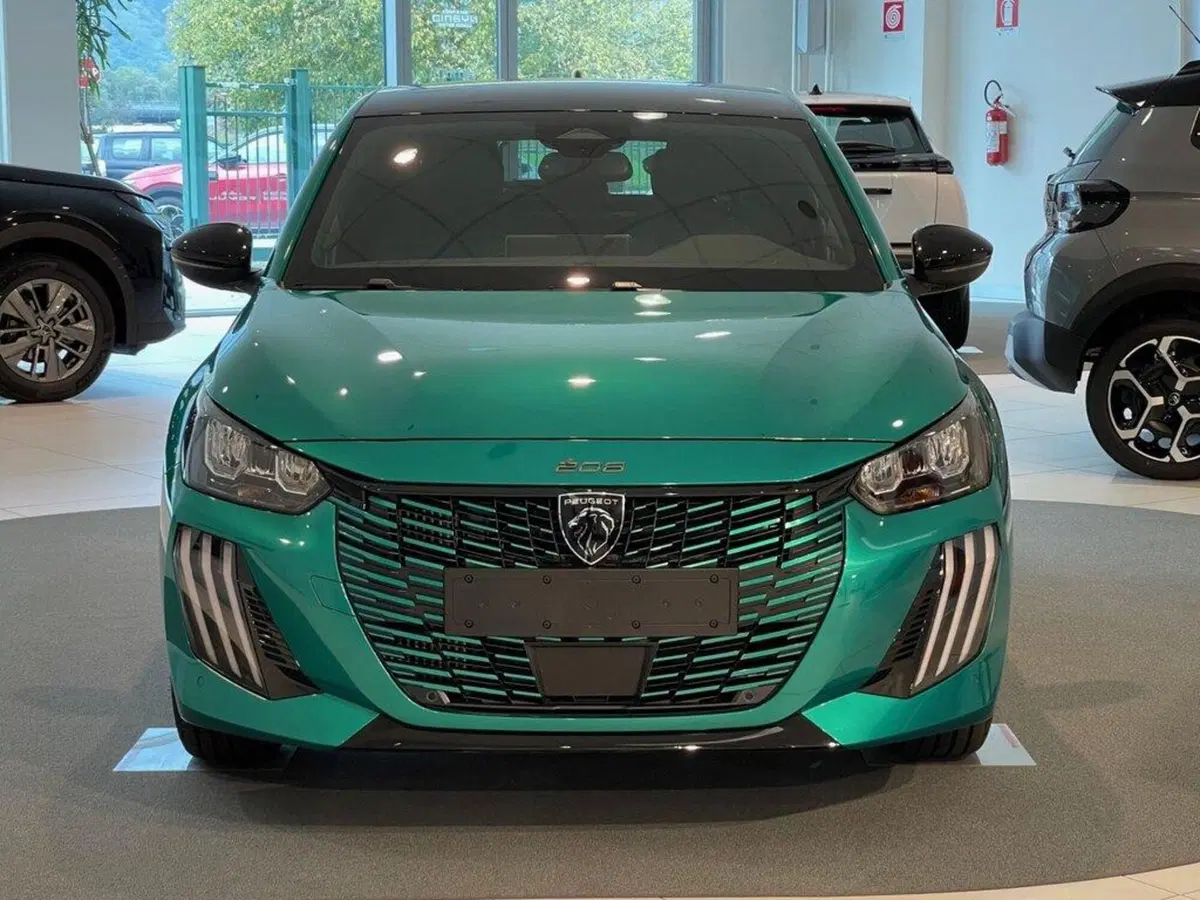 Peugeot 208 nuova a Sondrio (8)