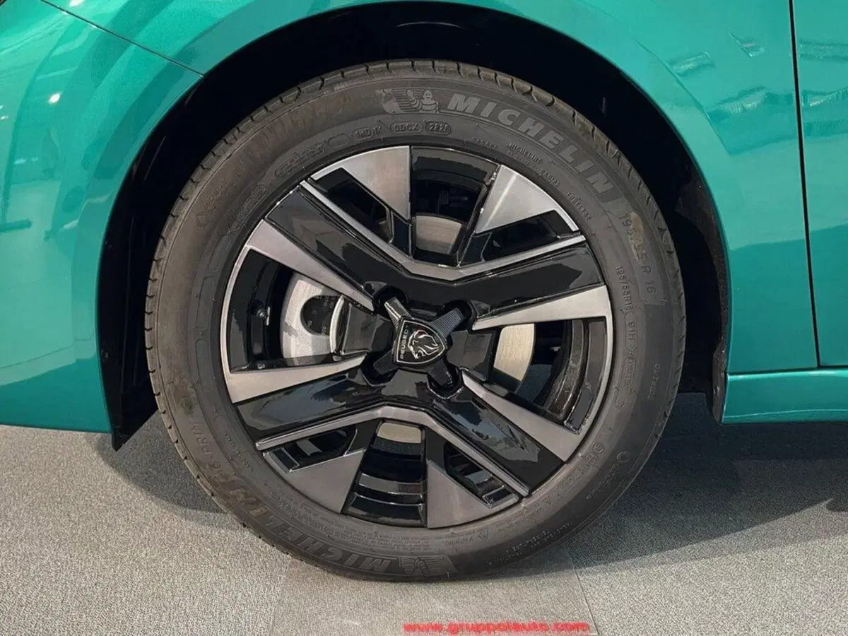 Peugeot 208 nuova a Sondrio (9)