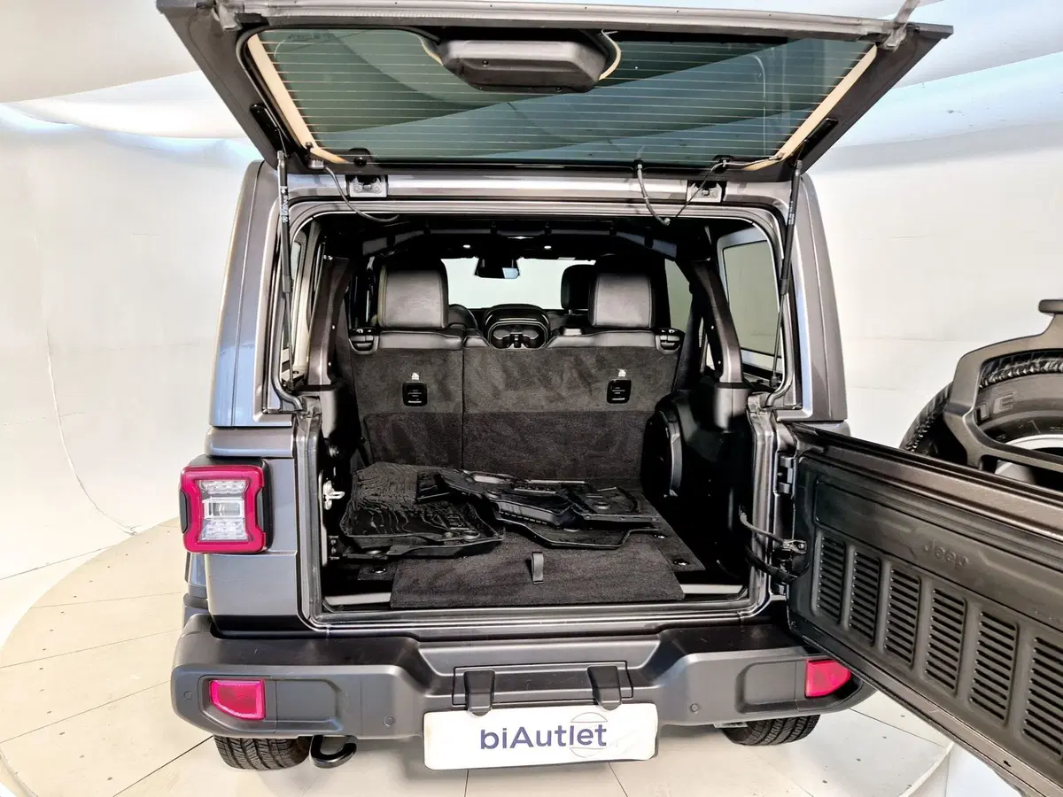 Jeep Wrangler Unlimited usata a Torino (13)