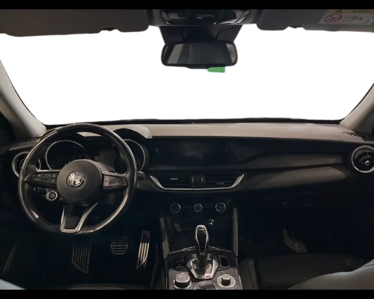 Alfa Romeo Stelvio usata a Torino (9)