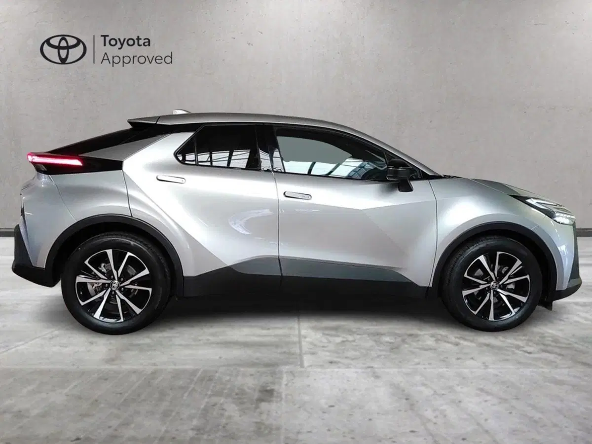 Toyota Toyota C-HR usata a Milano (5)