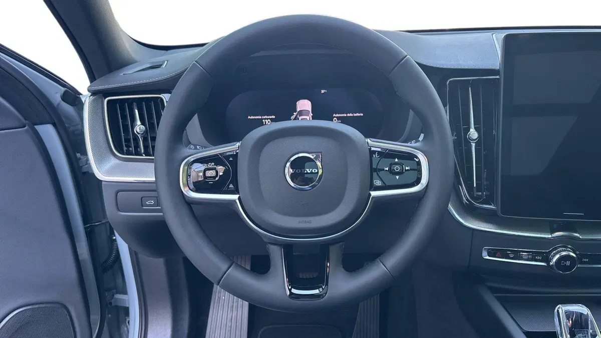 Volvo XC60 nuova a Ferrara (11)