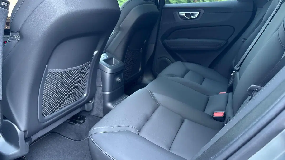 Volvo XC60 nuova a Ferrara (19)