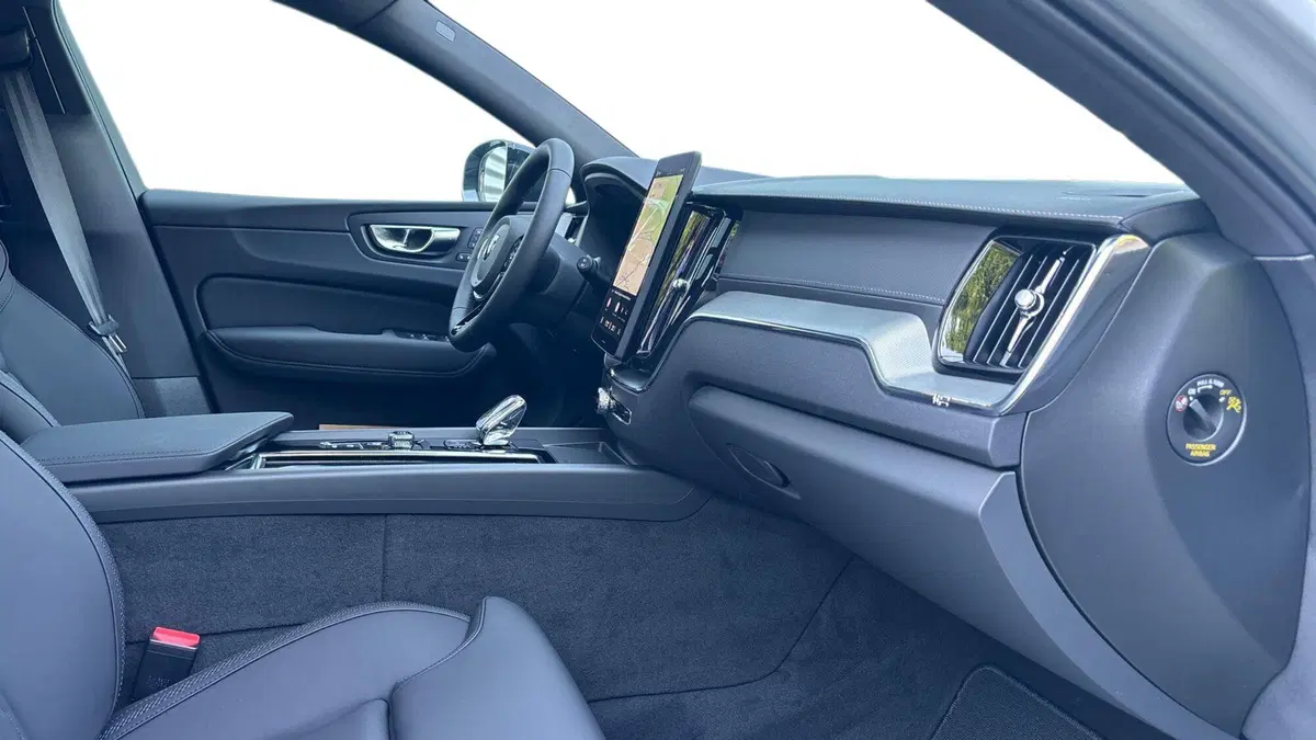 Volvo XC60 nuova a Ferrara (5)