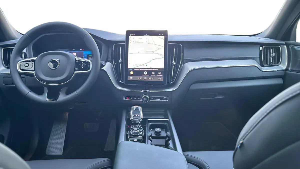 Volvo XC60 nuova a Ferrara (6)