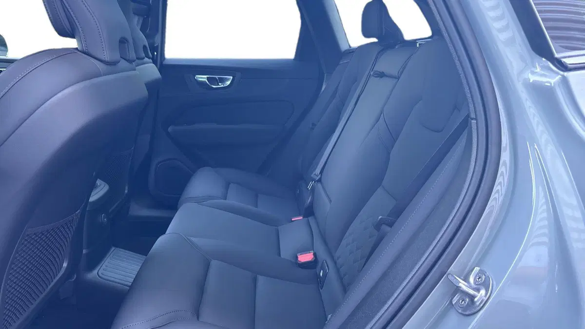 Volvo XC60 nuova a Ferrara (7)