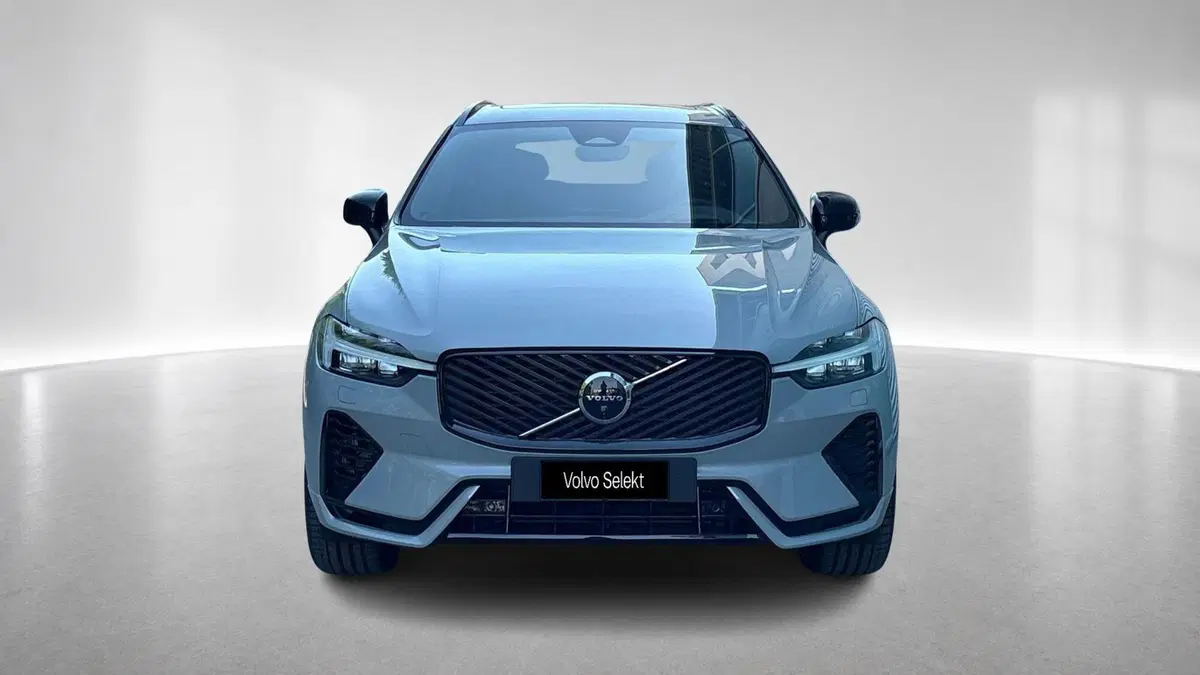 Volvo XC60 nuova a Ferrara (9)