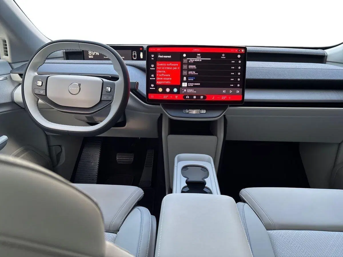 Volvo EX60 nuova a Ferrara (5)