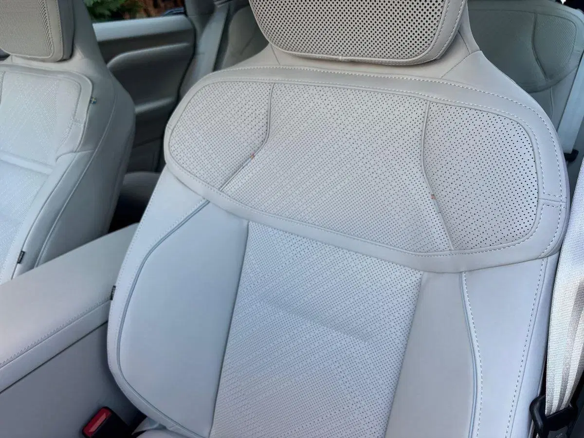 Volvo EX60 nuova a Ferrara (8)