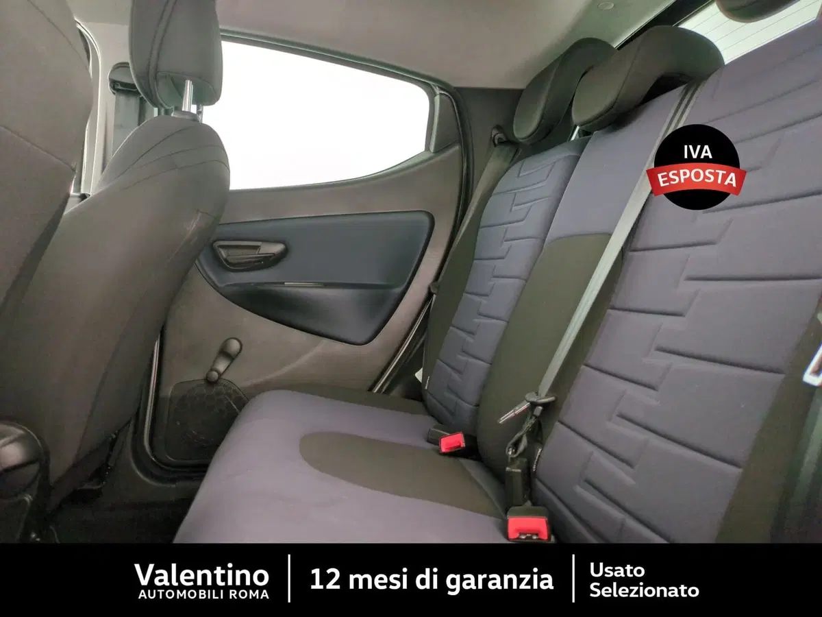Lancia Ypsilon usata a Roma (10)