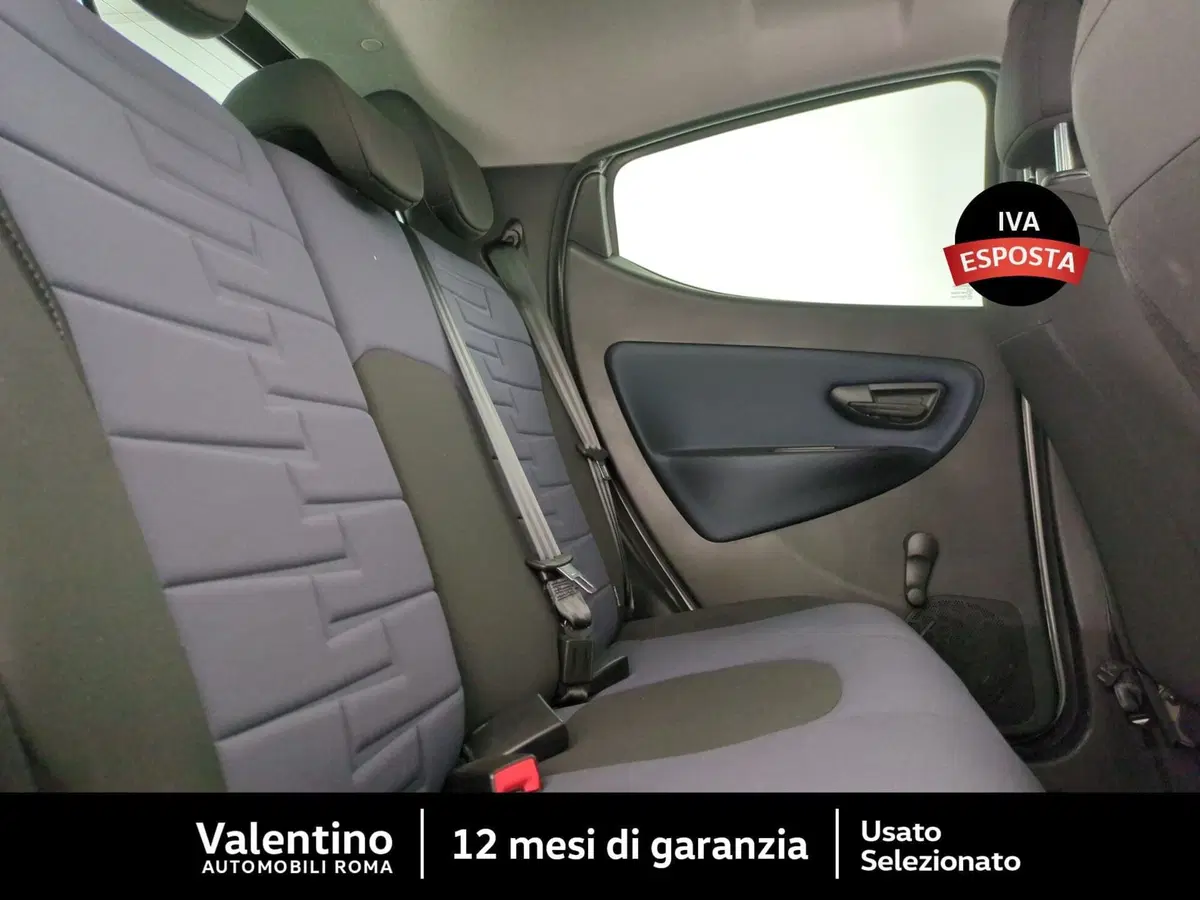 Lancia Ypsilon usata a Roma (11)