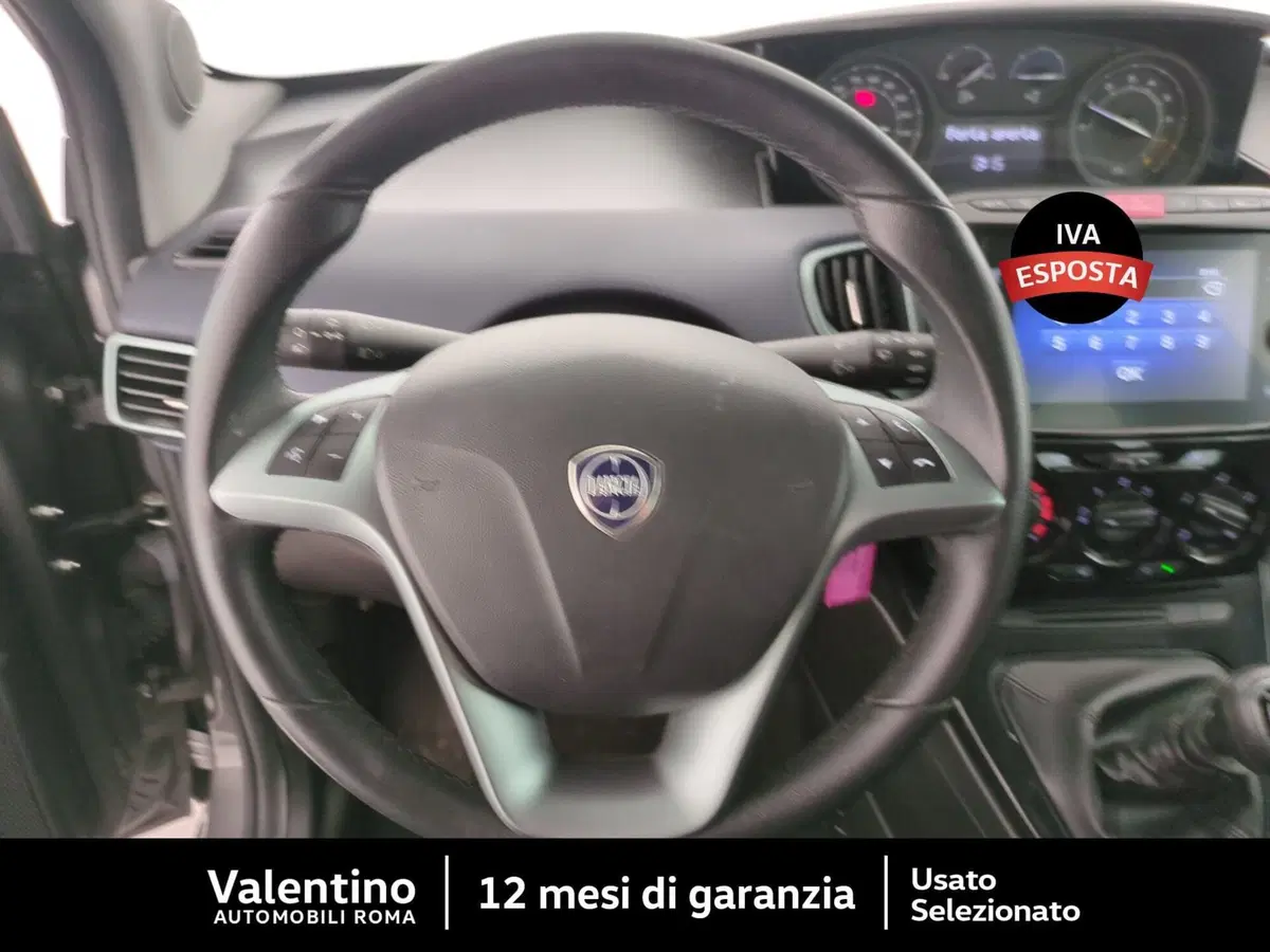 Lancia Ypsilon usata a Roma (13)