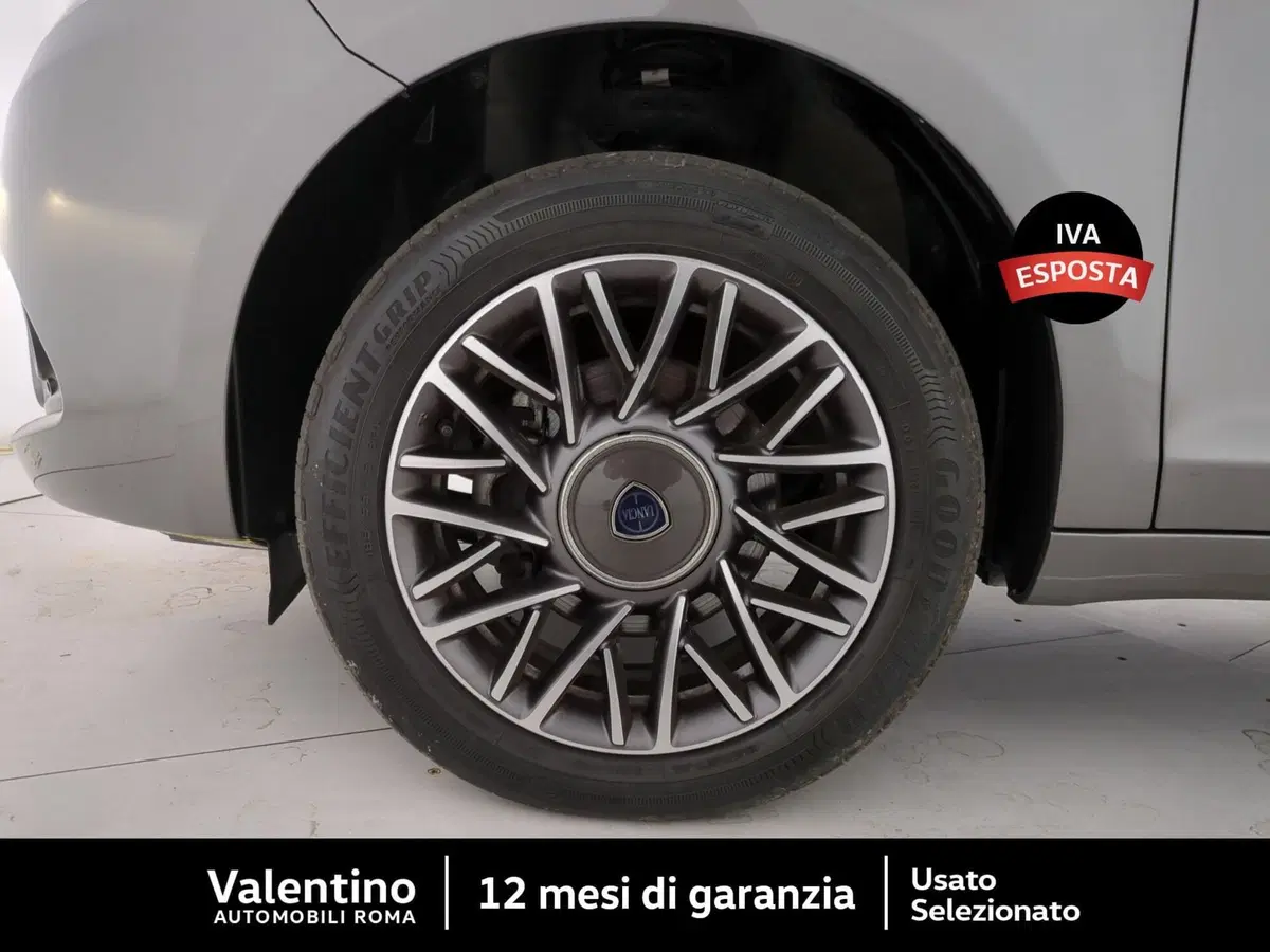 Lancia Ypsilon usata a Roma (9)