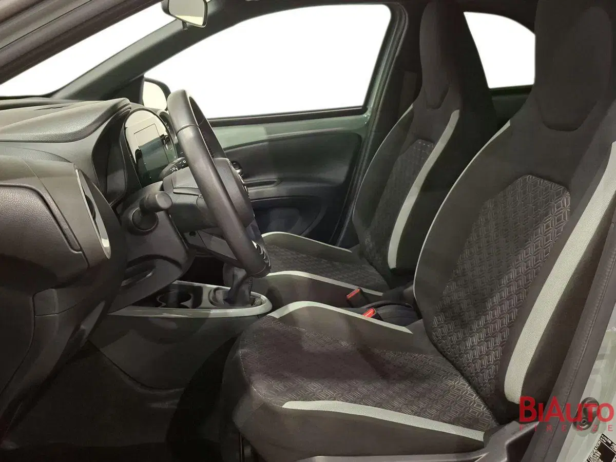Toyota Aygo X usata a Firenze (17)
