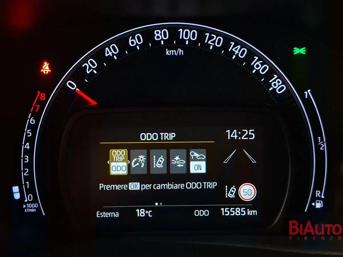 Toyota Aygo X usata a Firenze (8)