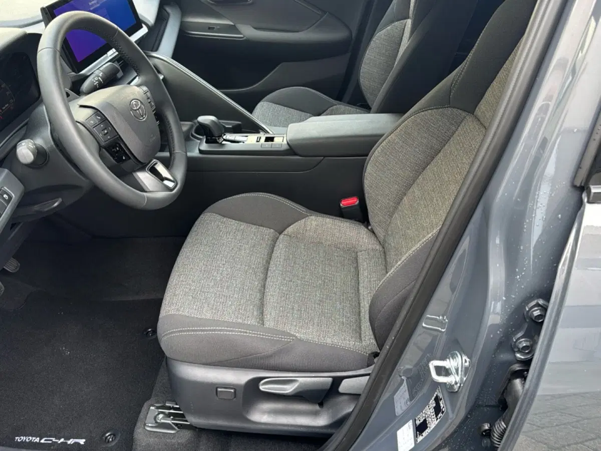 Toyota Toyota C-HR nuova a Ferrara (10)