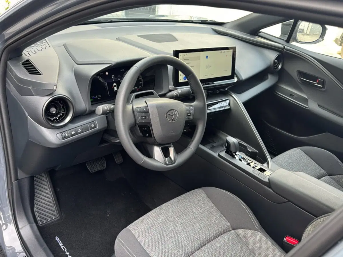 Toyota Toyota C-HR nuova a Ferrara (11)