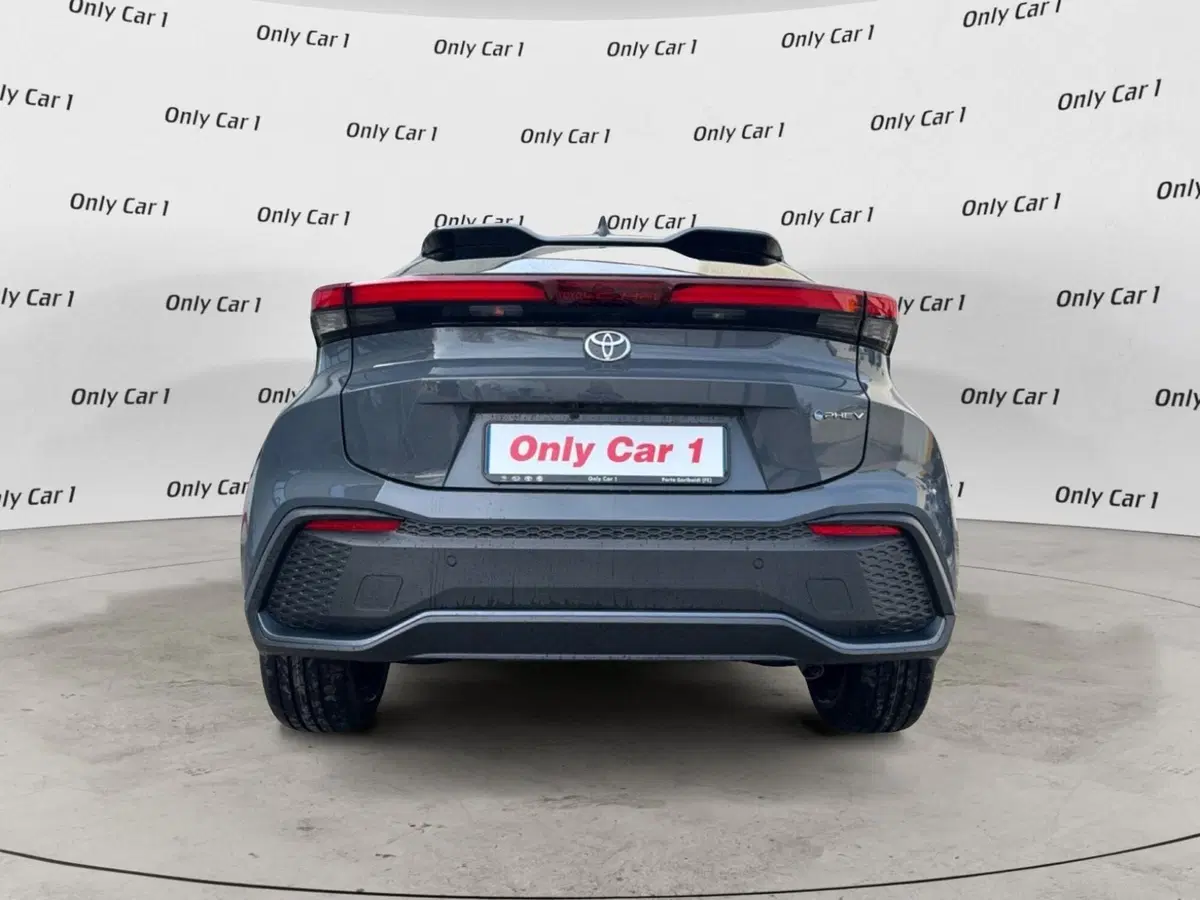 Toyota Toyota C-HR nuova a Ferrara (4)