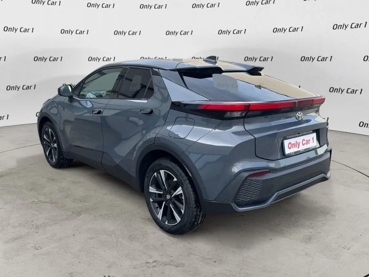 Toyota Toyota C-HR nuova a Ferrara (5)