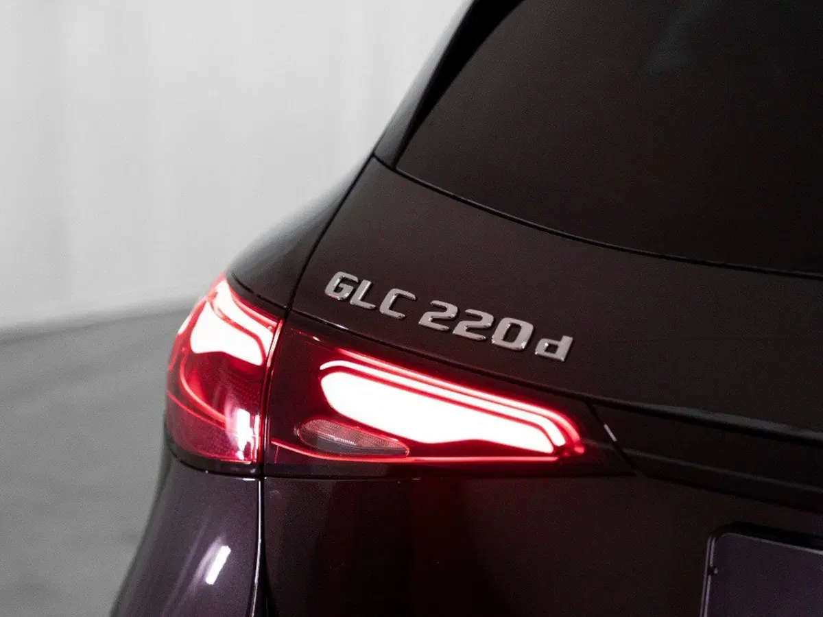 Mercedes-Benz GLC SUV nuova a Macerata (4)