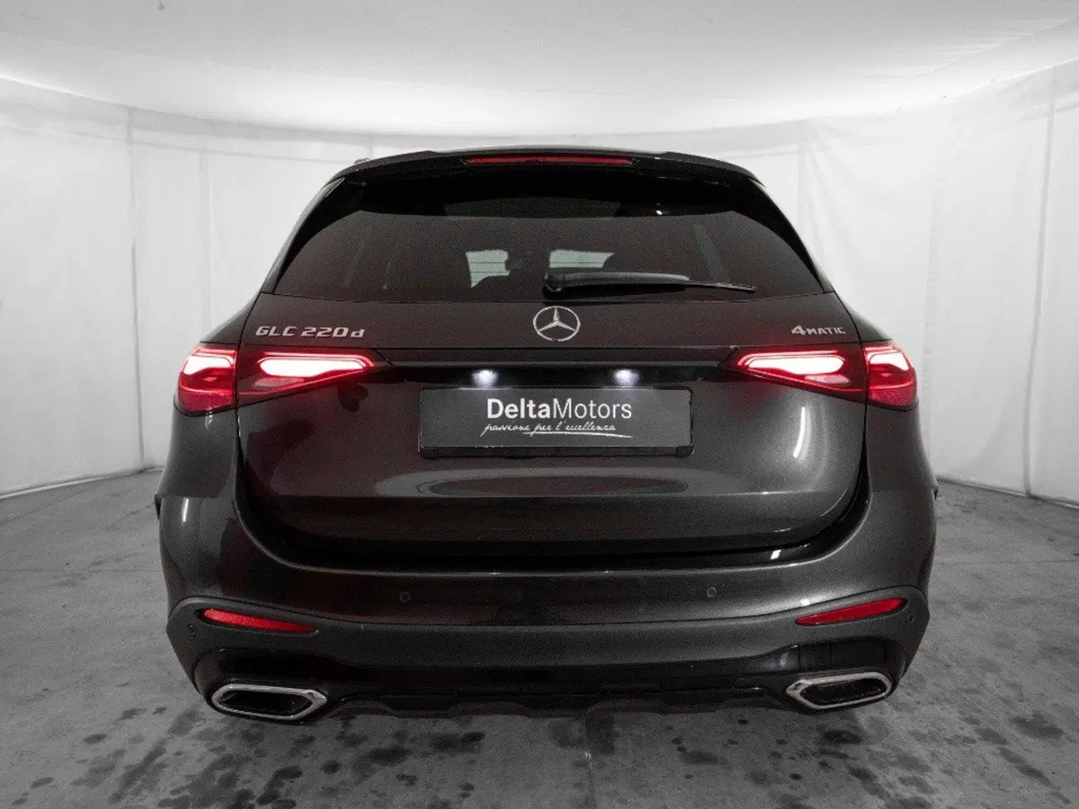 Mercedes-Benz GLC SUV nuova a Macerata (5)