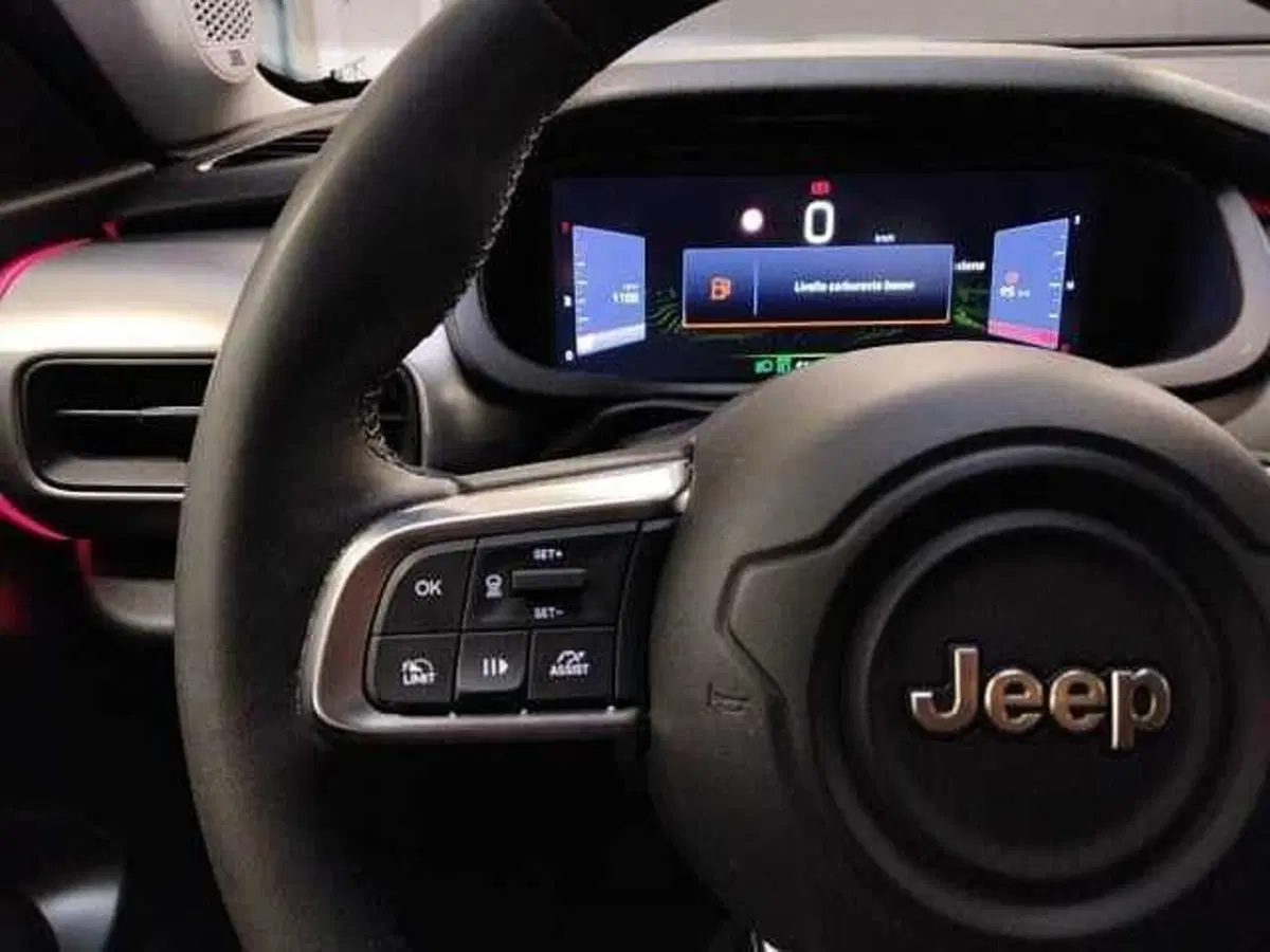 Jeep Avenger usata a Milano (18)