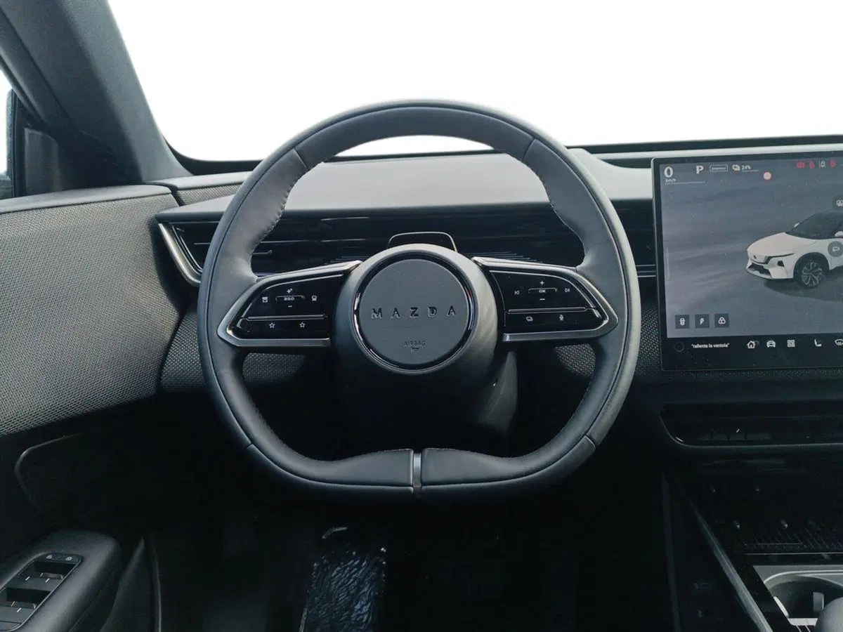 Mazda CX-6e nuova a Ravenna (10)