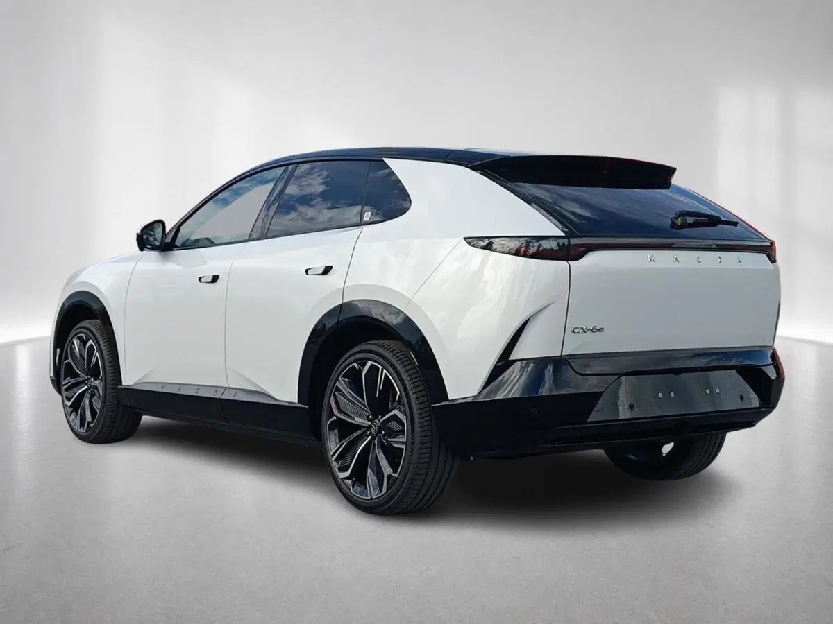 Mazda CX-6e nuova a Ravenna (2)