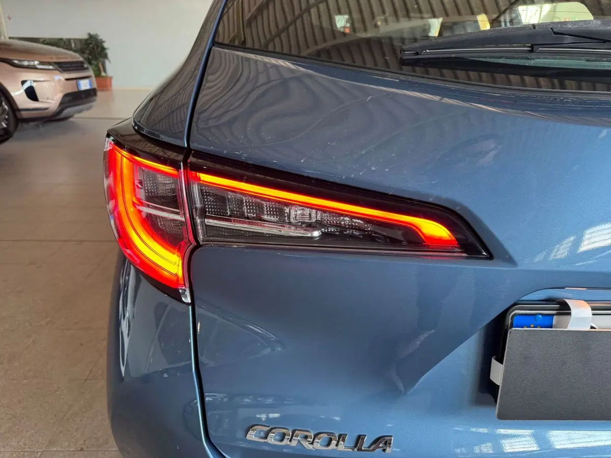 Toyota Corolla Touring Sports usata a Monza e Brianza (18)