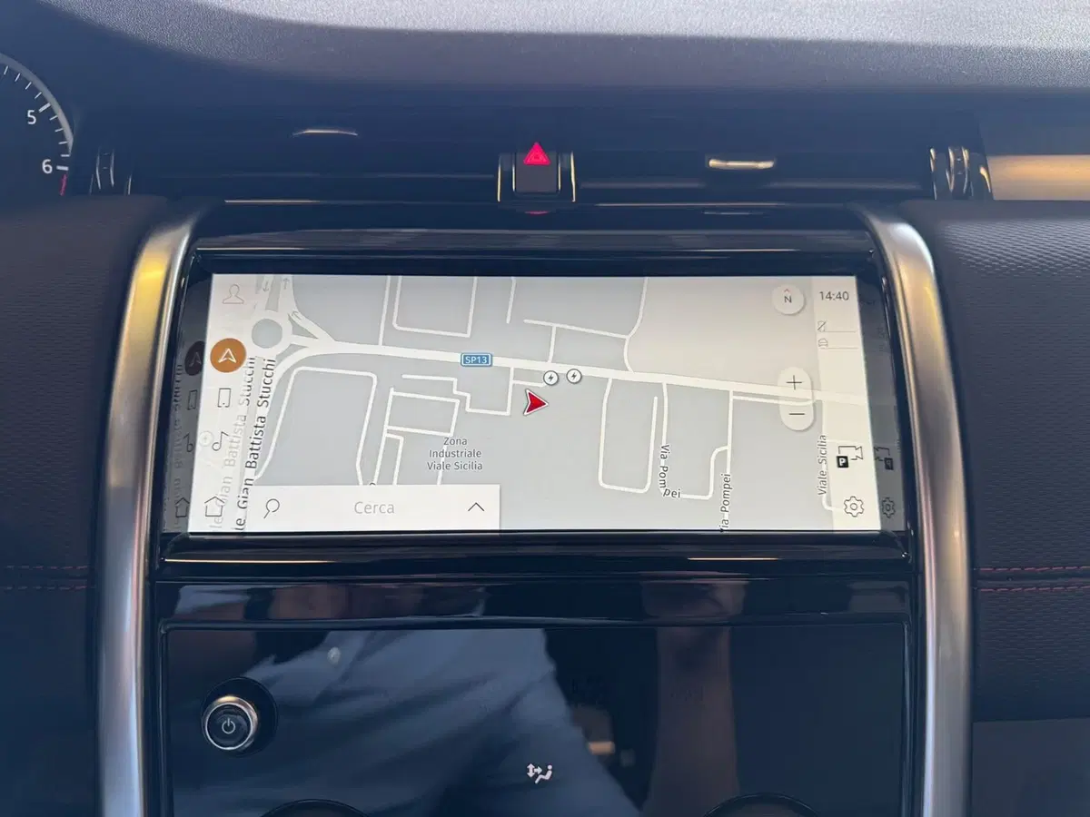 Land Rover Discovery Sport nuova a Monza e Brianza (11)