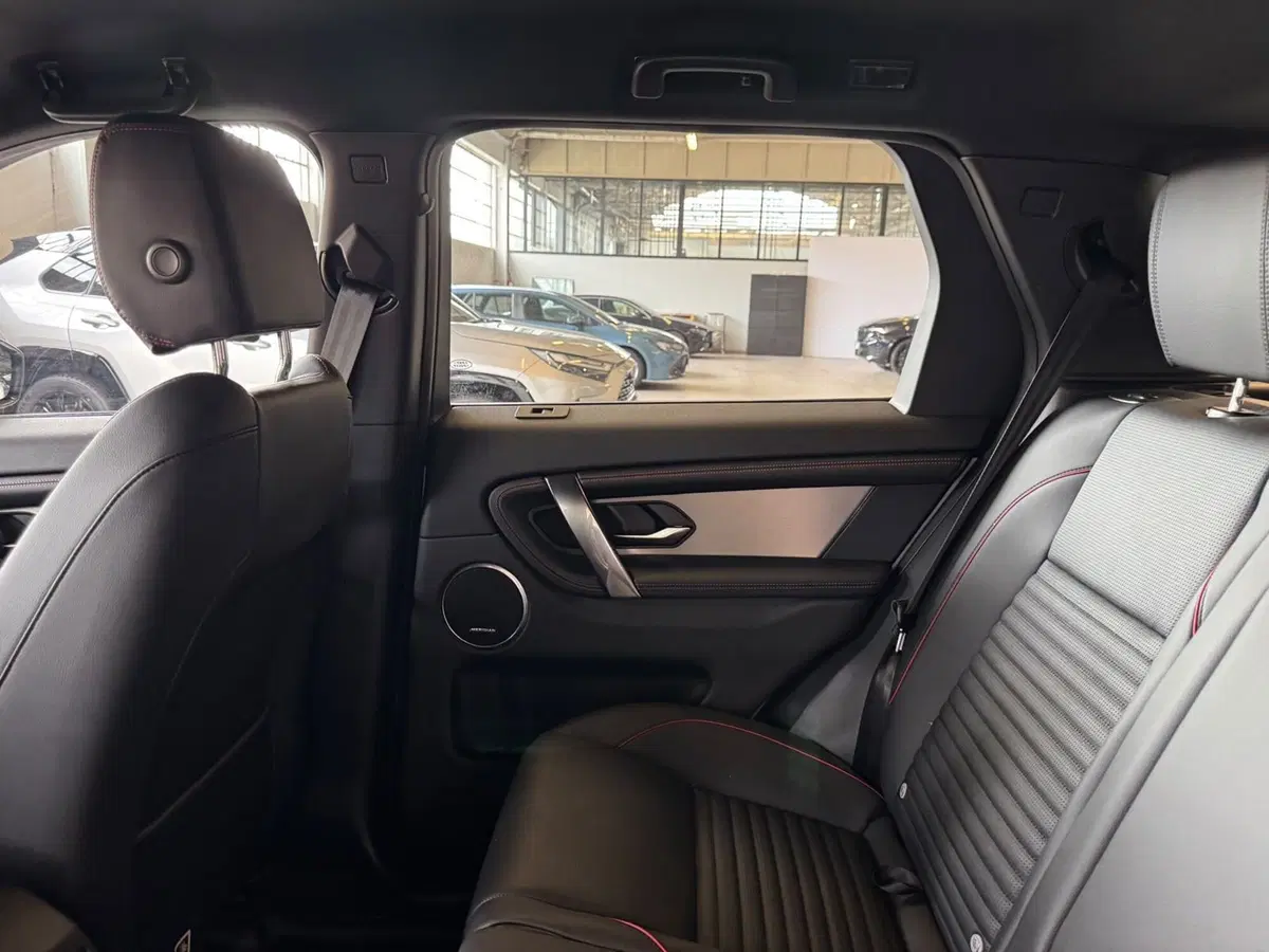 Land Rover Discovery Sport nuova a Monza e Brianza (13)