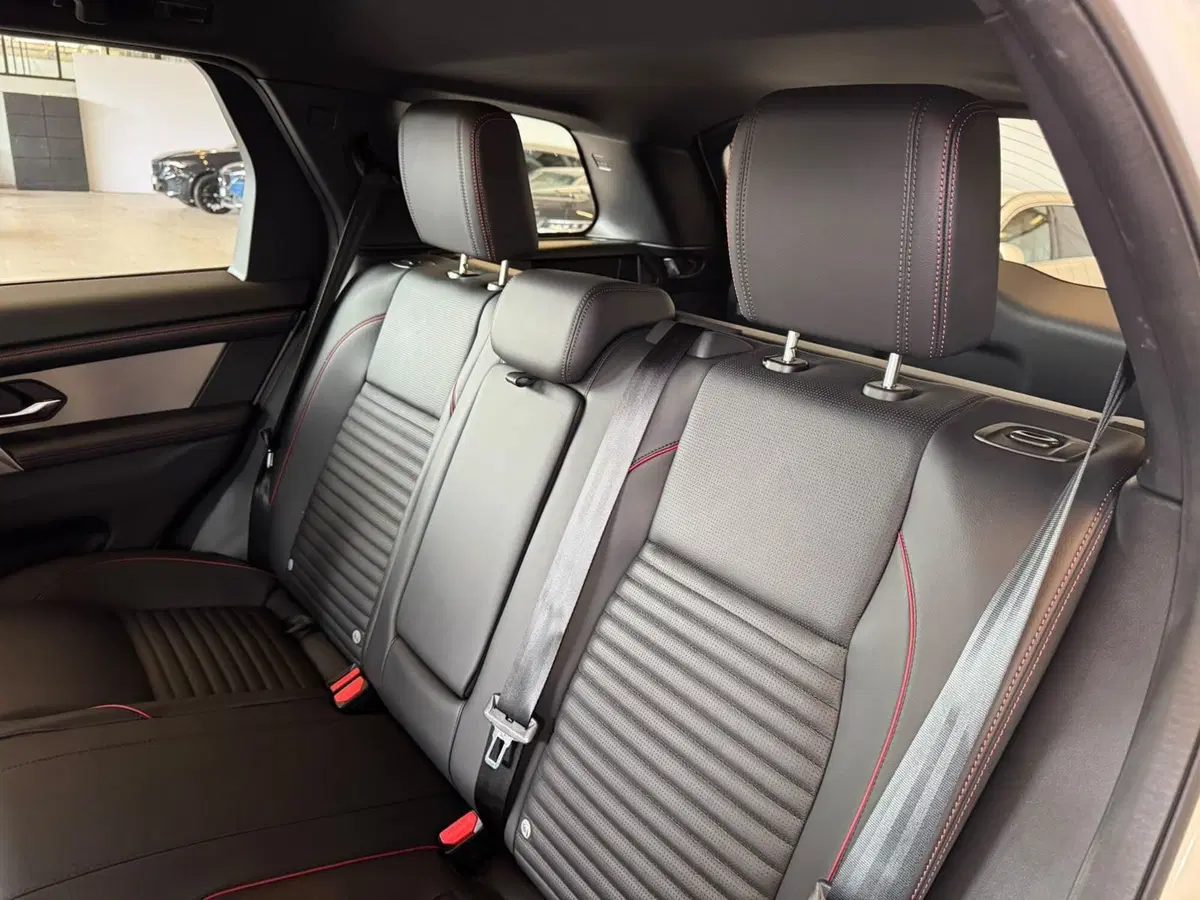 Land Rover Discovery Sport nuova a Monza e Brianza (16)