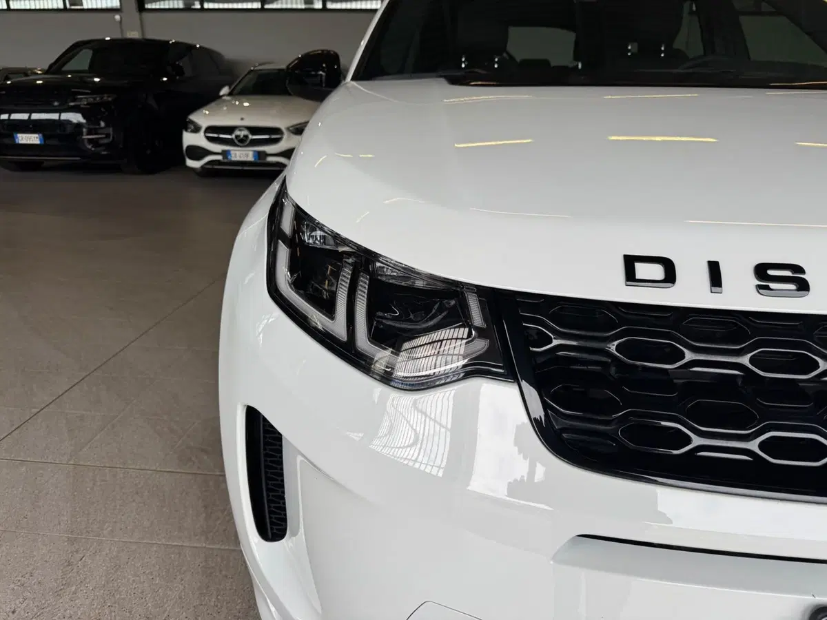 Land Rover Discovery Sport nuova a Monza e Brianza (18)