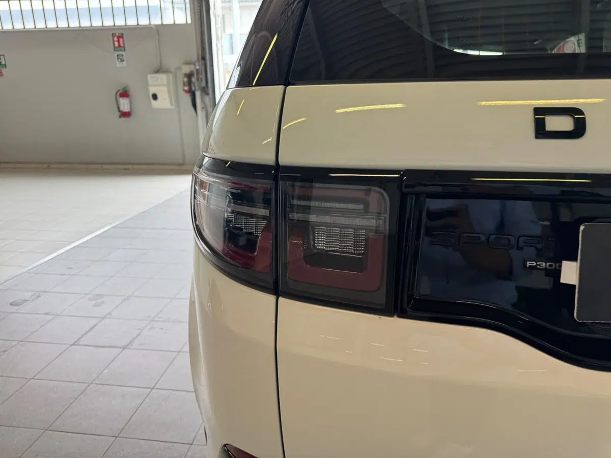 Land Rover Discovery Sport nuova a Monza e Brianza (19)