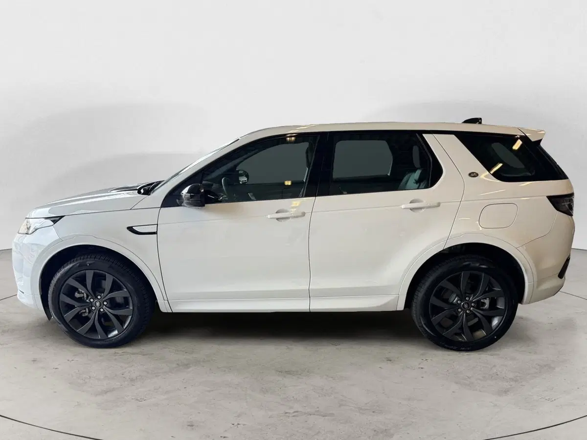 Land Rover Discovery Sport nuova a Monza e Brianza (3)