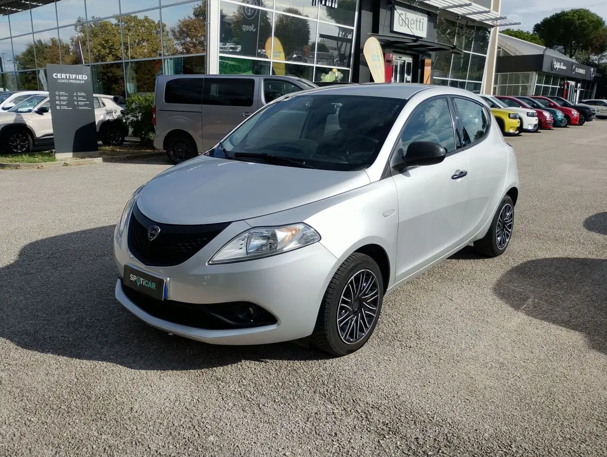 Lancia Ypsilon usata a Ravenna