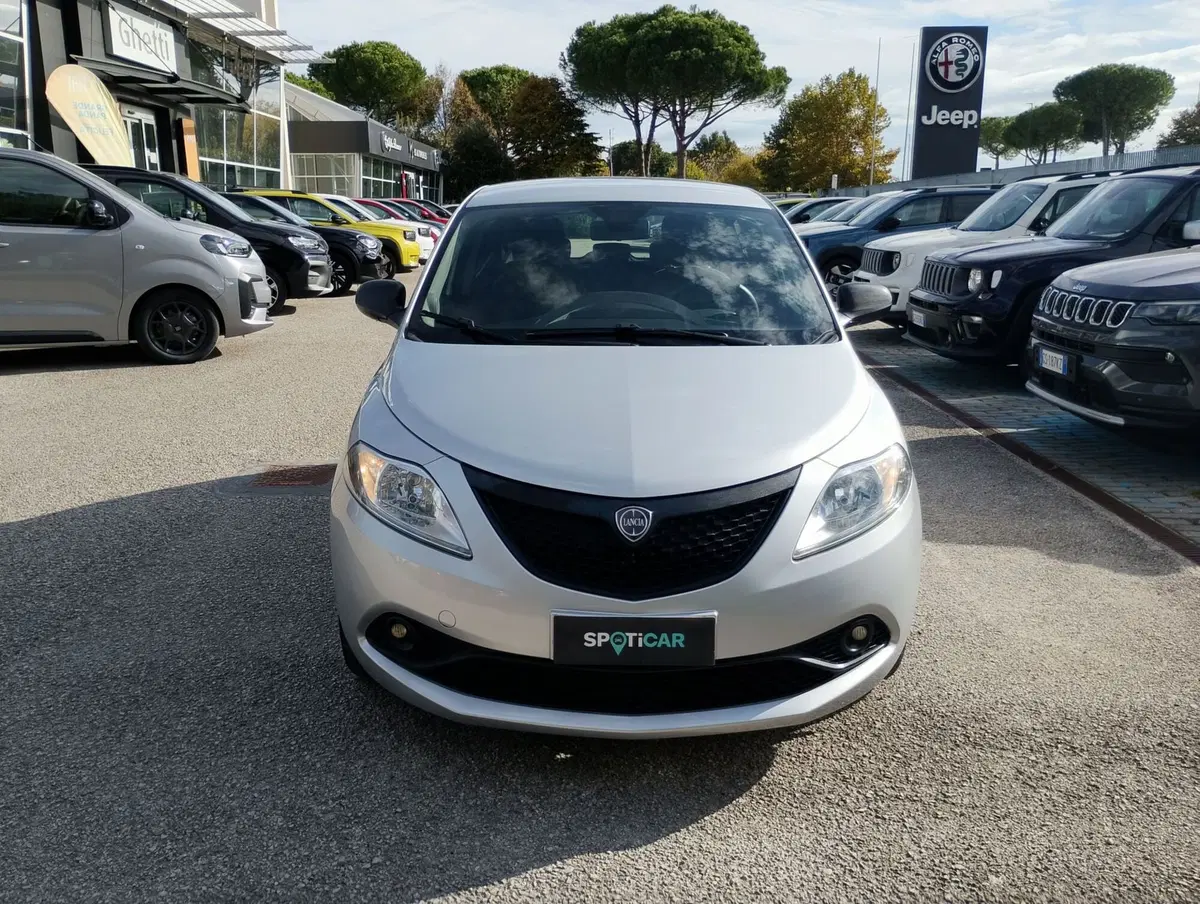 Lancia Ypsilon usata a Ravenna (10)