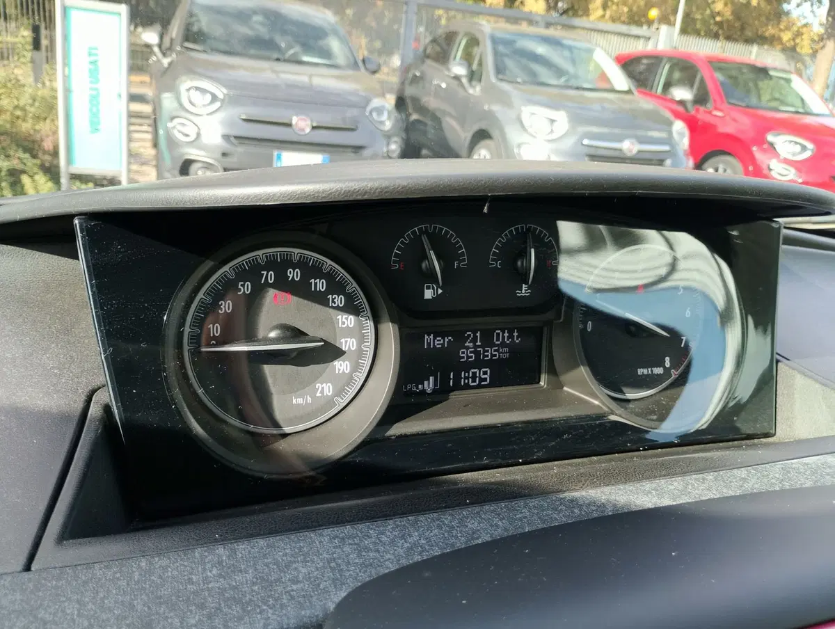 Lancia Ypsilon usata a Ravenna (18)