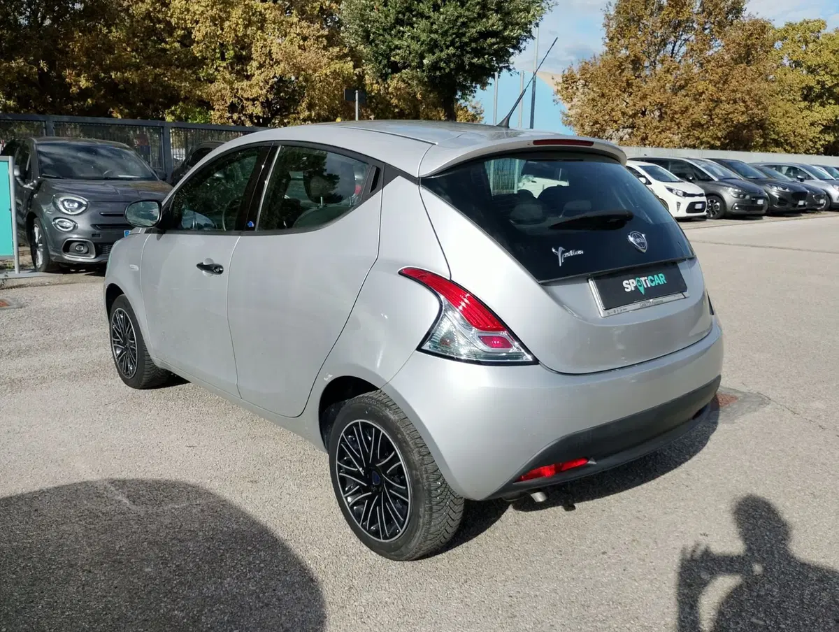 Lancia Ypsilon usata a Ravenna (2)