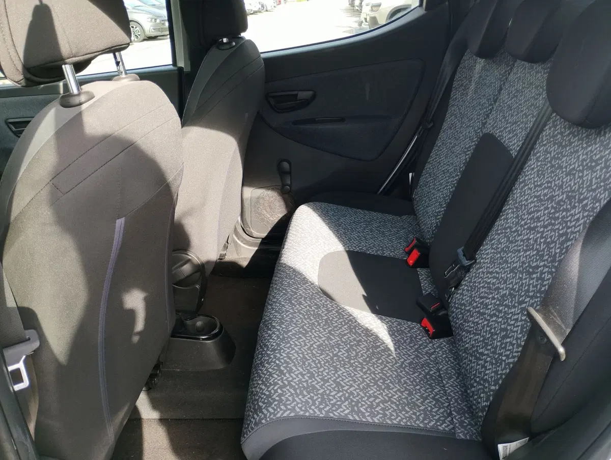 Lancia Ypsilon usata a Ravenna (4)