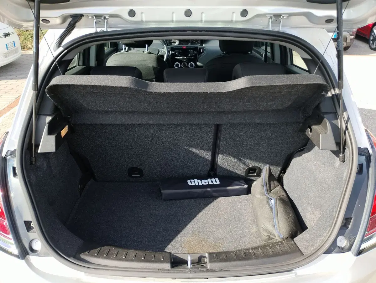 Lancia Ypsilon usata a Ravenna (6)