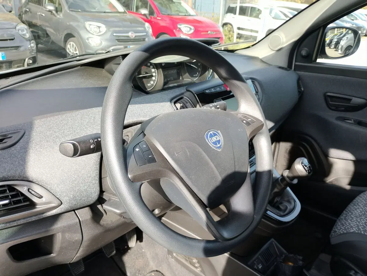 Lancia Ypsilon usata a Ravenna (7)