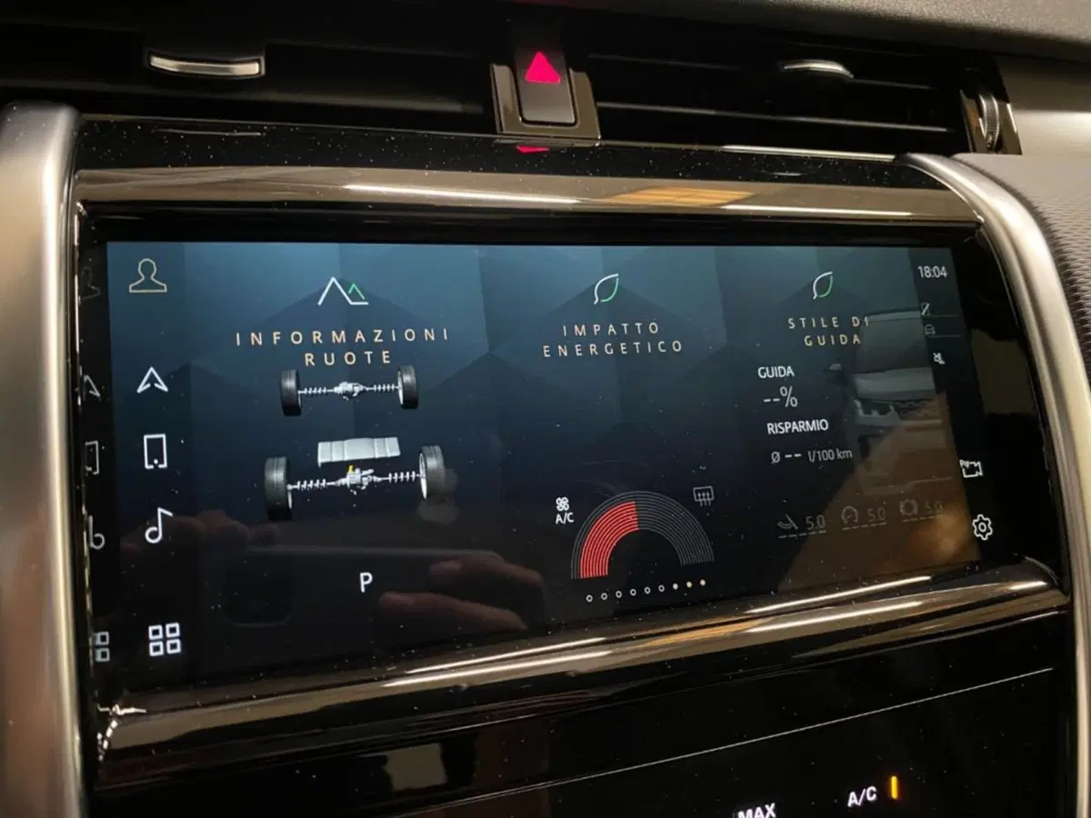Land Rover Discovery Sport usata a Verbano Cusio Ossola (14)