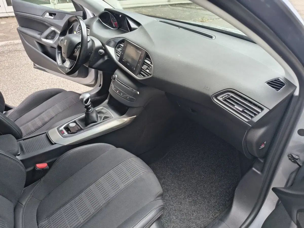 Peugeot 308 SW usata a Padova (13)